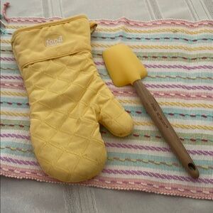 Yellow oven mitt and Spatula food network Let’s Bake Something